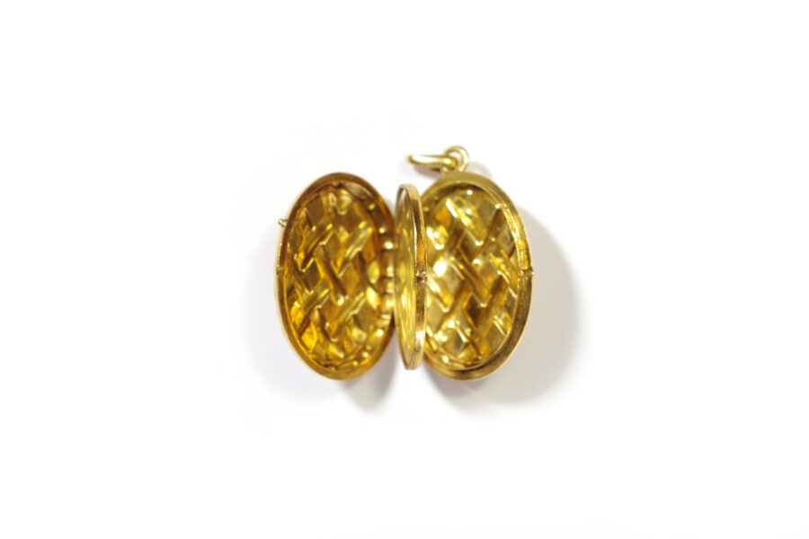 gold locket pendant