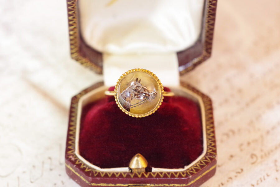 Antique horse ring essex crystal