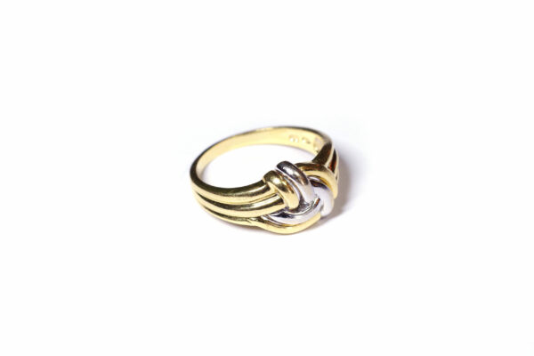 pre-owned knot ring in gold