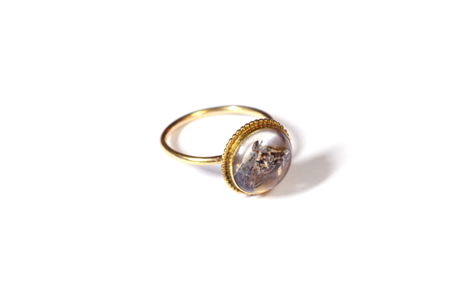 18k gold horse crystal essex ring