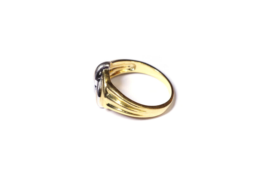 pre-owned knot ring in gold