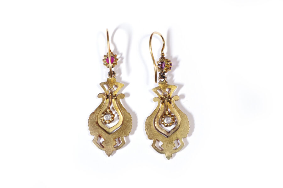 Antique dangle earrings ingold and garnet