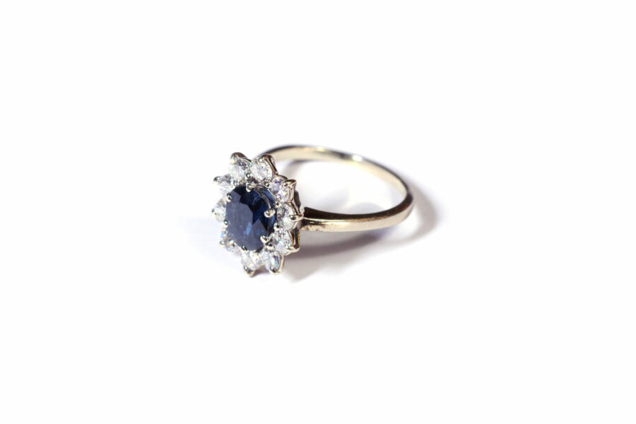 sapphire diamond cluster ring in gold