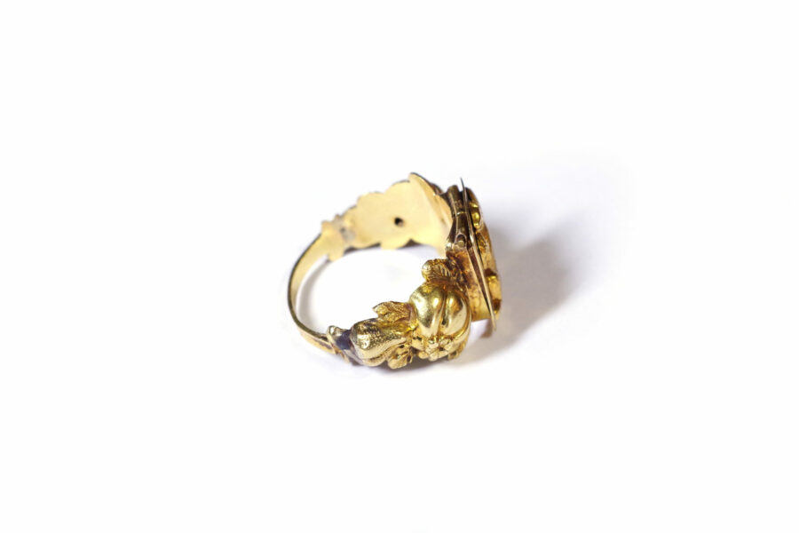antique poison squirrel ring in gold
