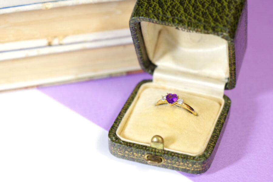 pre-owned amethyst ring in gold