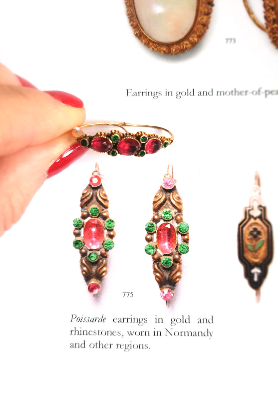 poissardes earrings book