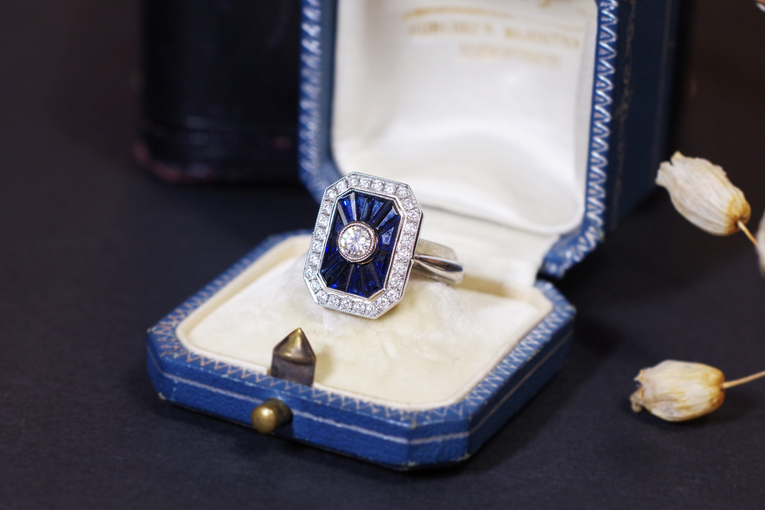 Art Deco style sapphire diamond ring – Maison Mohs