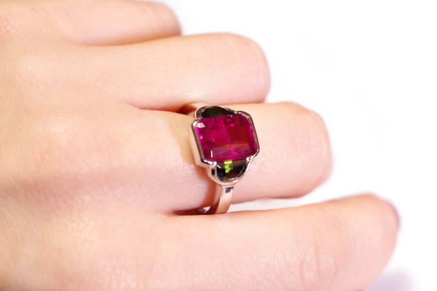 pre-owned tourmaline ring in gold