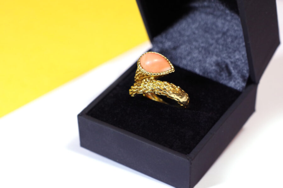 snake bohème coral ring in gold