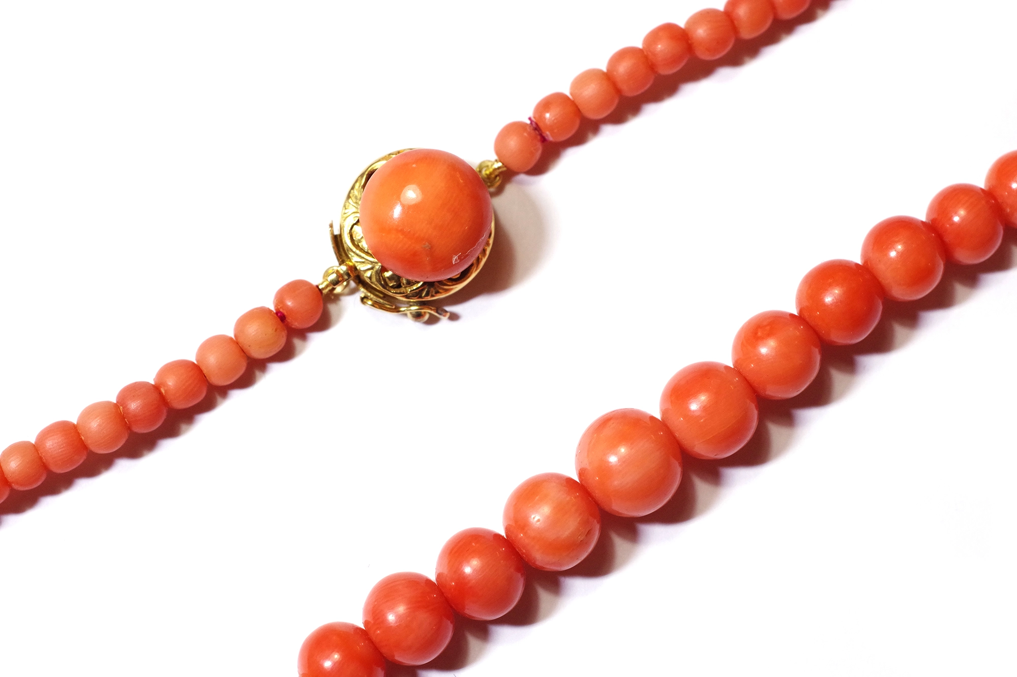 Buy Vintage 1940s to 1950s Faux Coral Pink Glass Bead Necklace Plastic  Petals Detail Online in India - Etsy