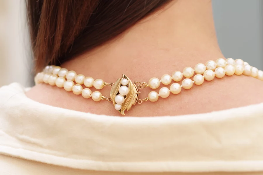cultured pearls in gold
