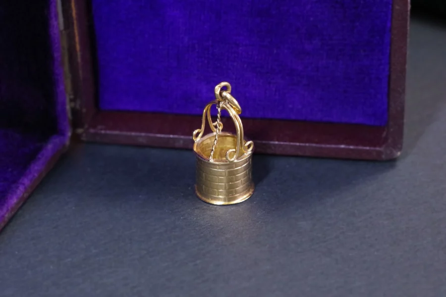 Gold Wishing well charm pendant