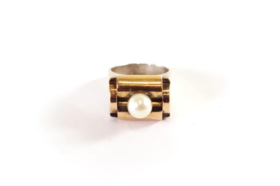 tank pearl ring in gold and silver