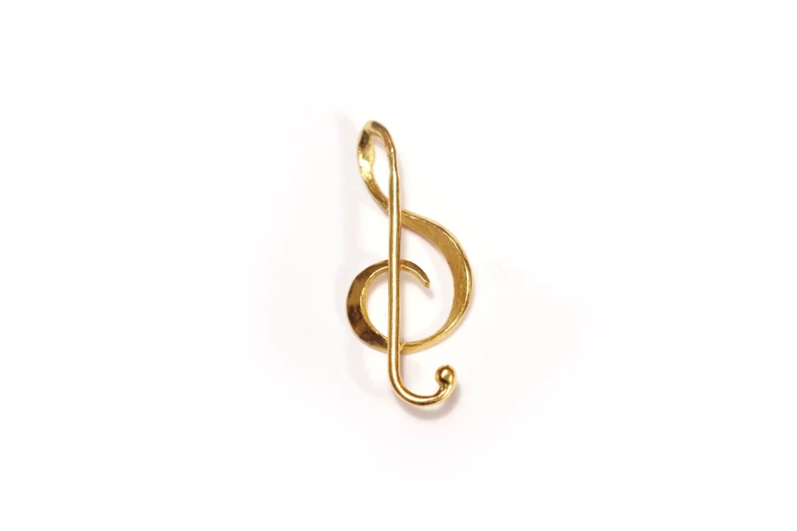 Gold treble key pendant