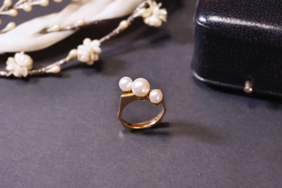 cultured pearl ring in gold