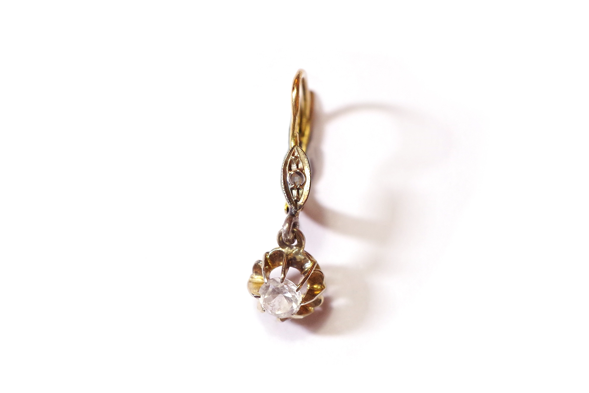 Antique single earring in gold