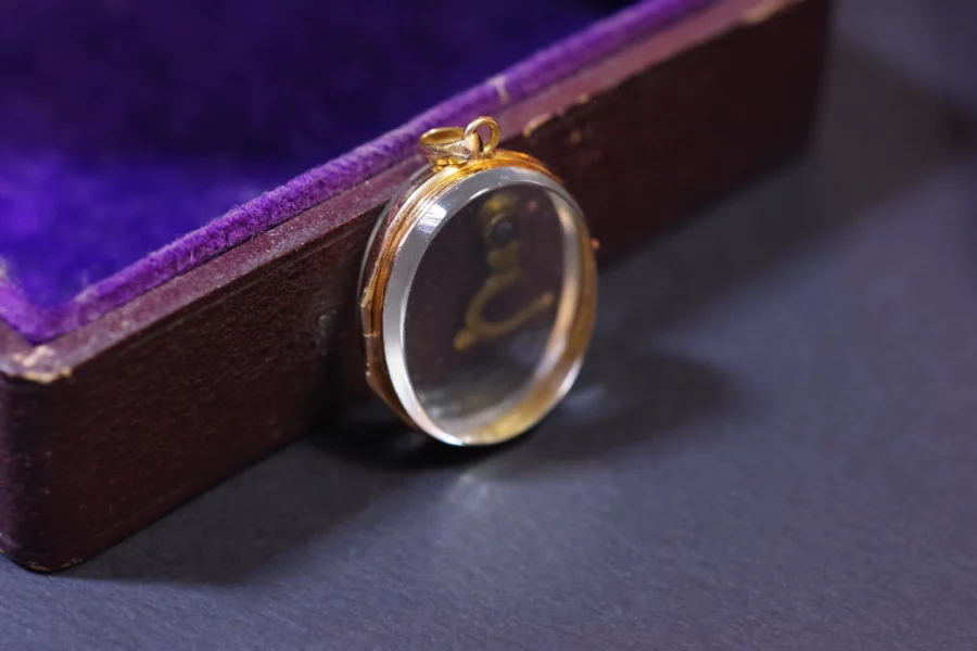 Victorian gold locket pendant