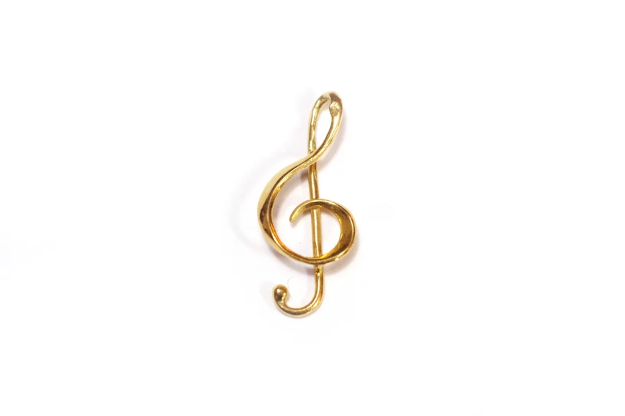Vintage Gold treble key pendant