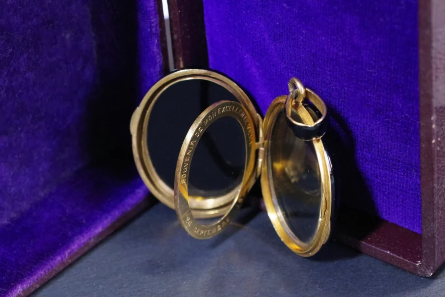 victorian mourning gold locket pendant