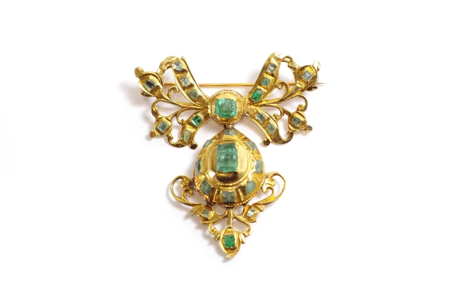 antique emerald lazo brooch