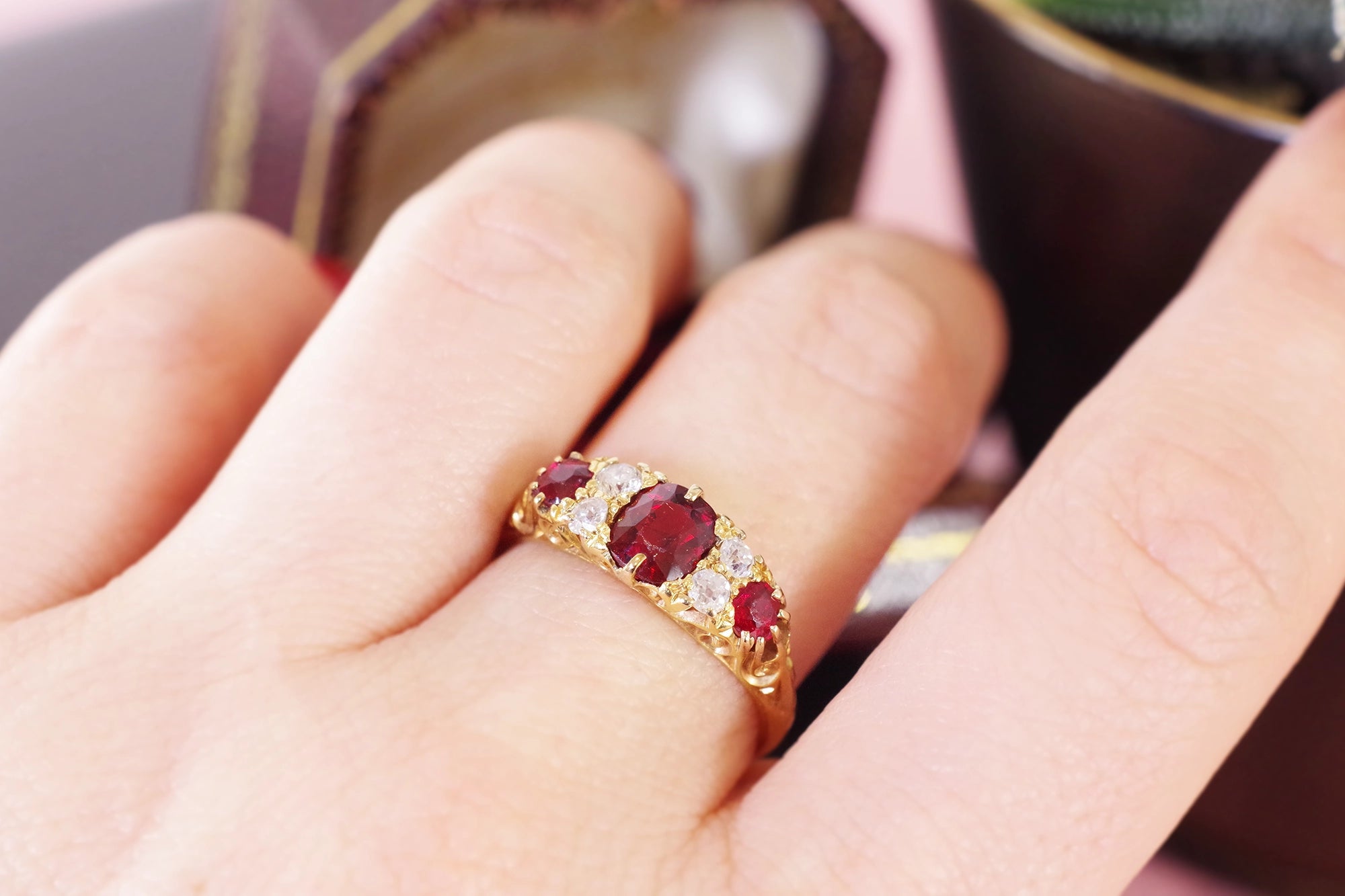 bague de fiançailles spinelles rouge et diamants