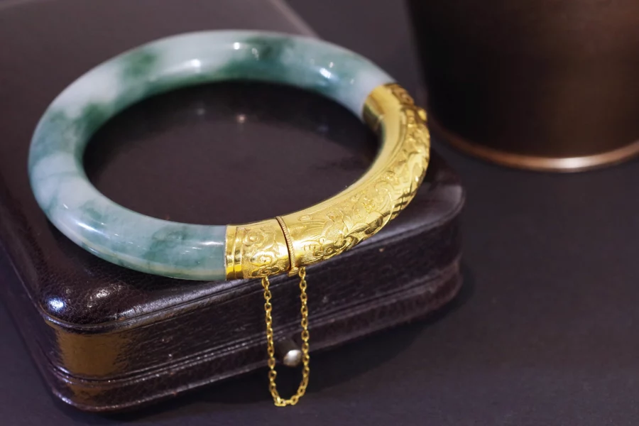 bracelet chinois en jade et or 14k