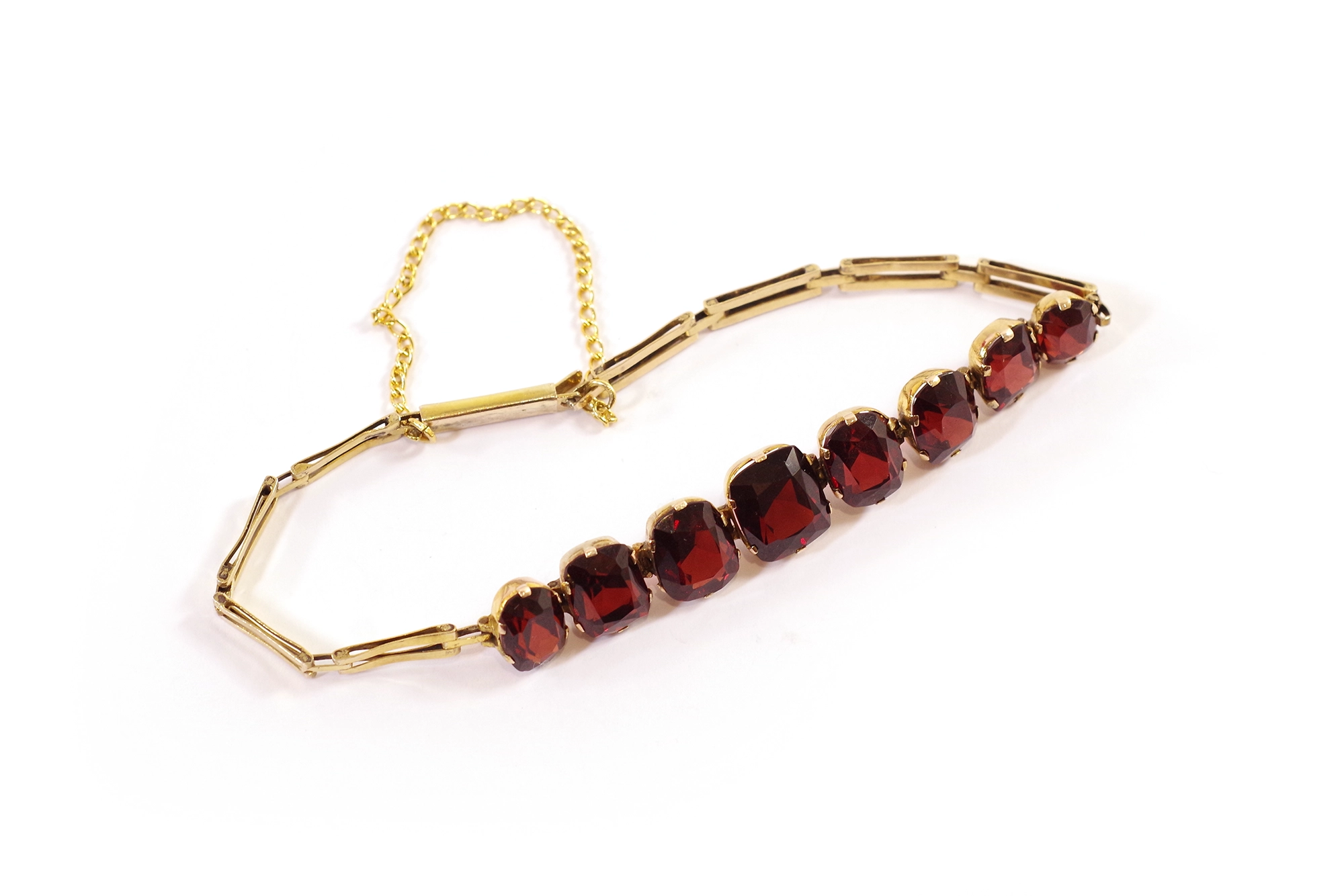 Sold at auction Antique Garnet Bracelet Auction Number 2323 Lot Number 265  | Skinner Auctioneers