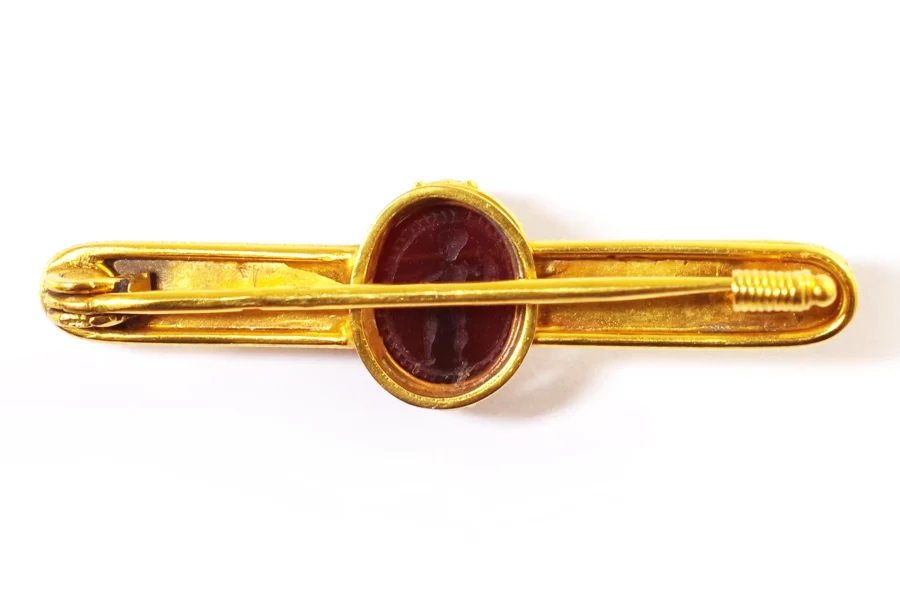 gold cameo intaglio scarab soldier brooch