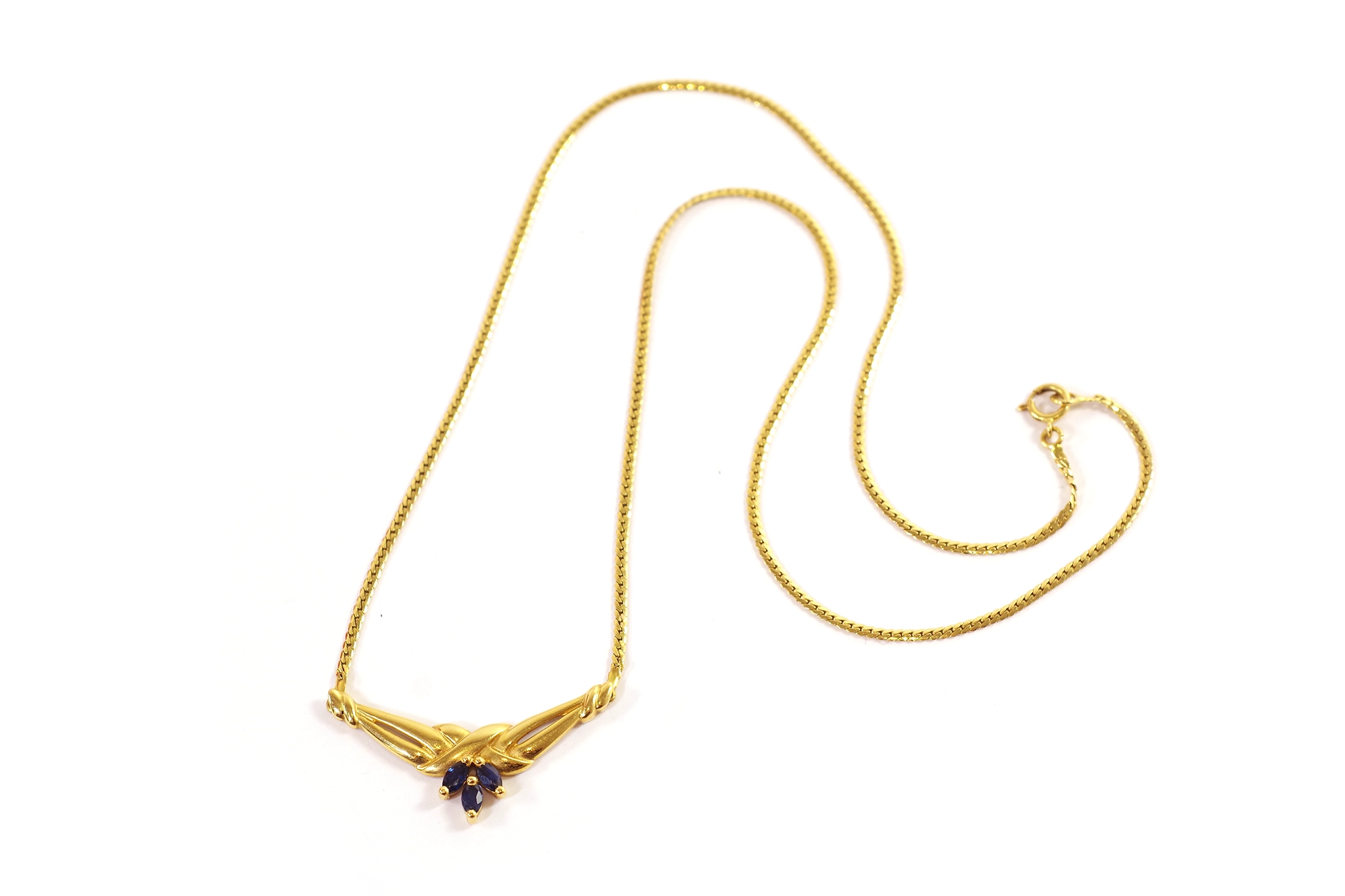 Elegant and vintage sapphire necklaces are making a comeback : r/jewelers