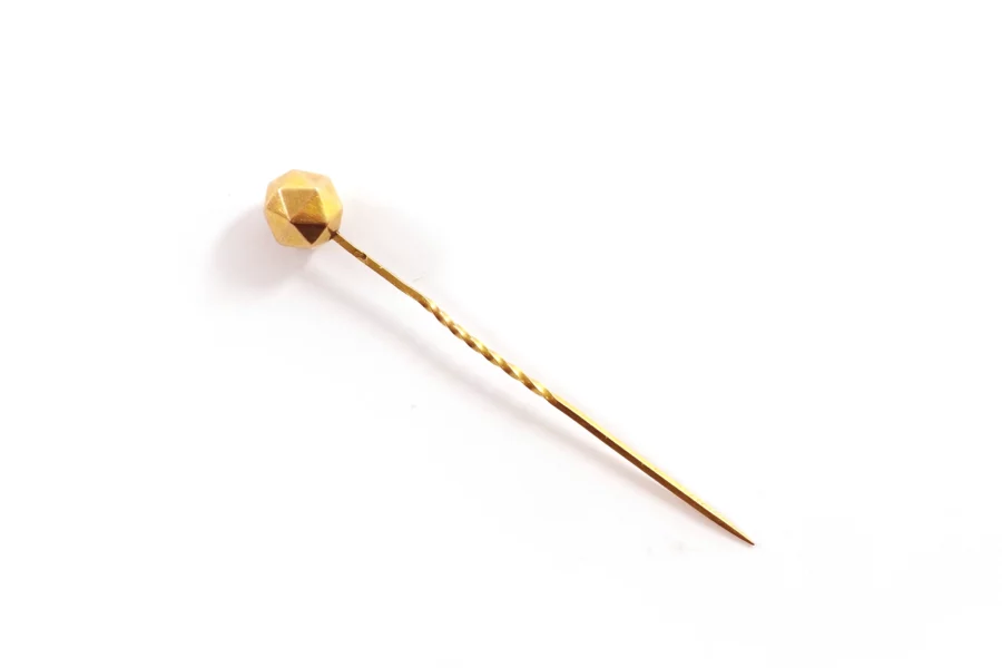 Antique tie pin in gold