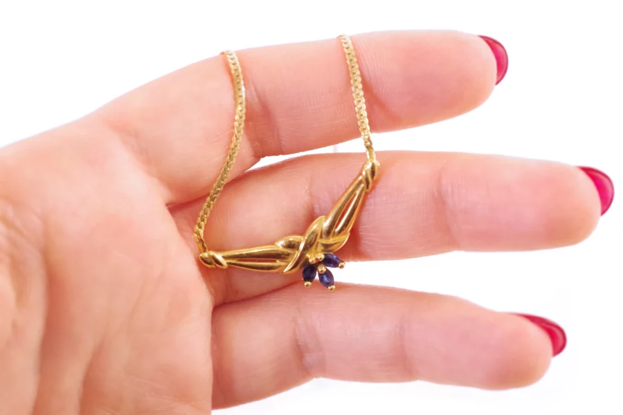 pre owned sapphire necklace in gold