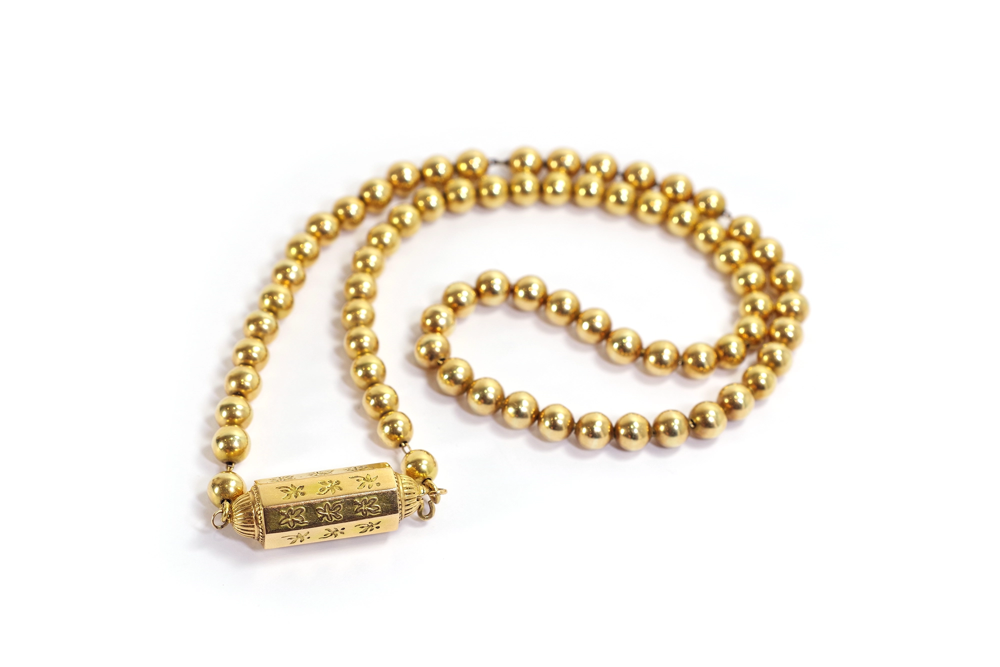 big clasp necklace in gold