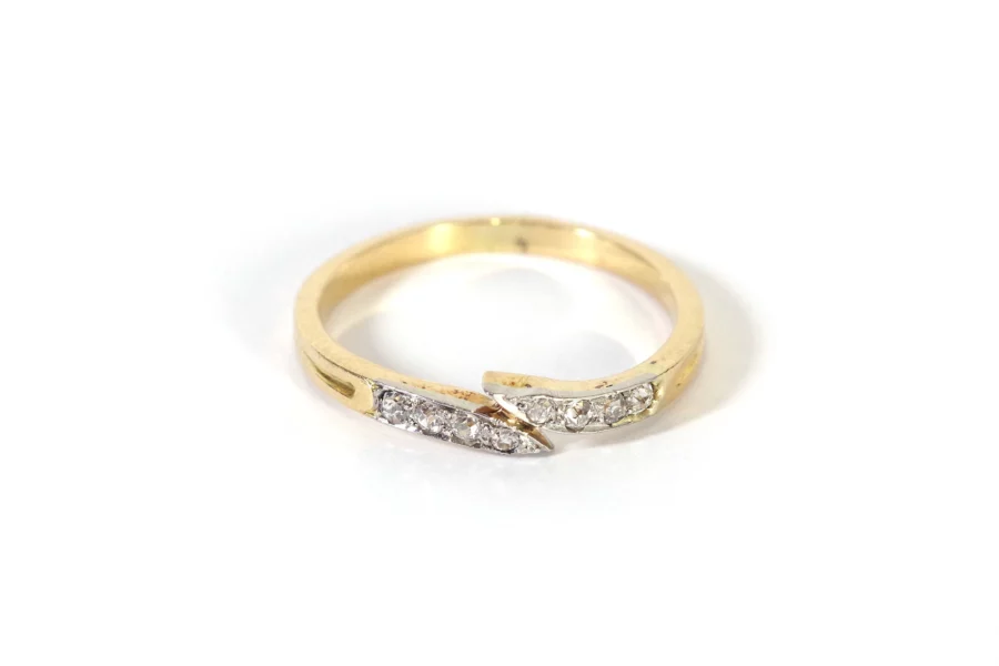 diamond wedding ring in platinum