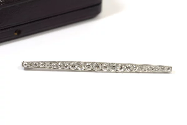 Art deco line diamond platinum brooch