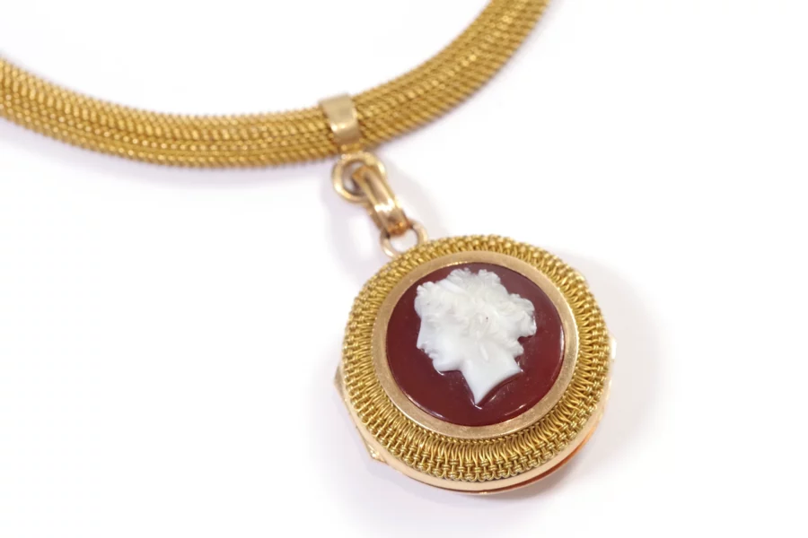gold cameo necklace