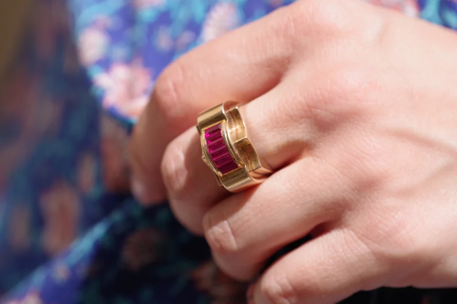 Retro tank ruby ring in rose gold