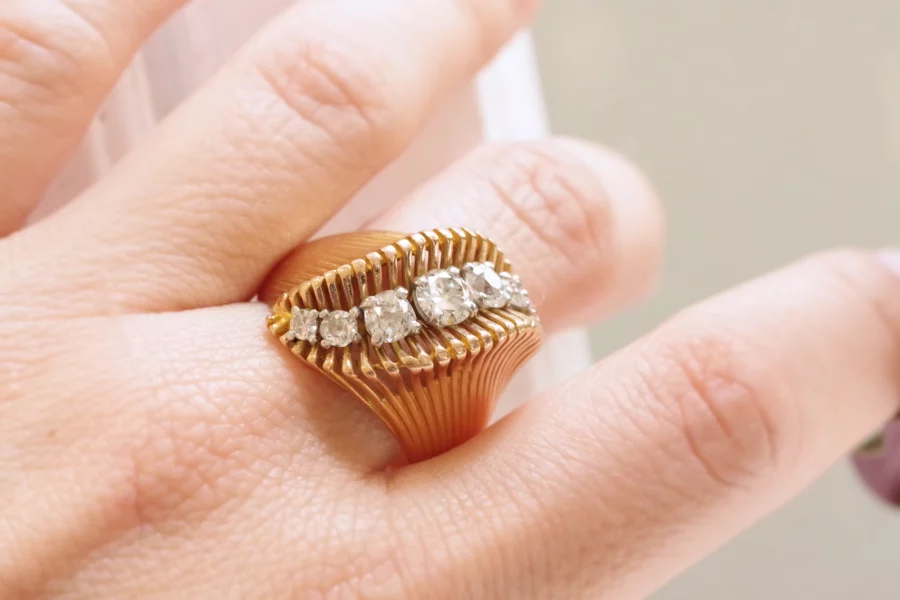 wave diamond ring in gold