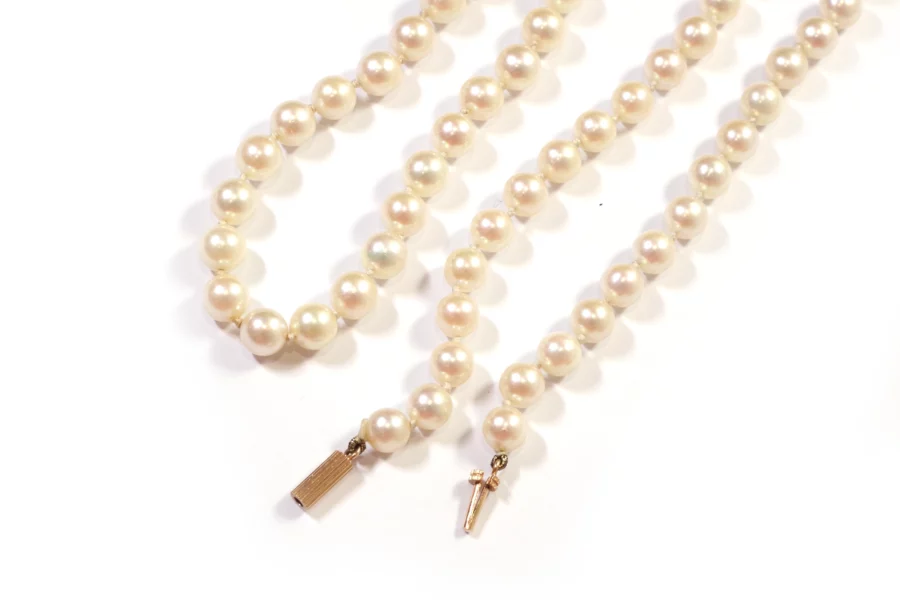 collier de perles blanches en or