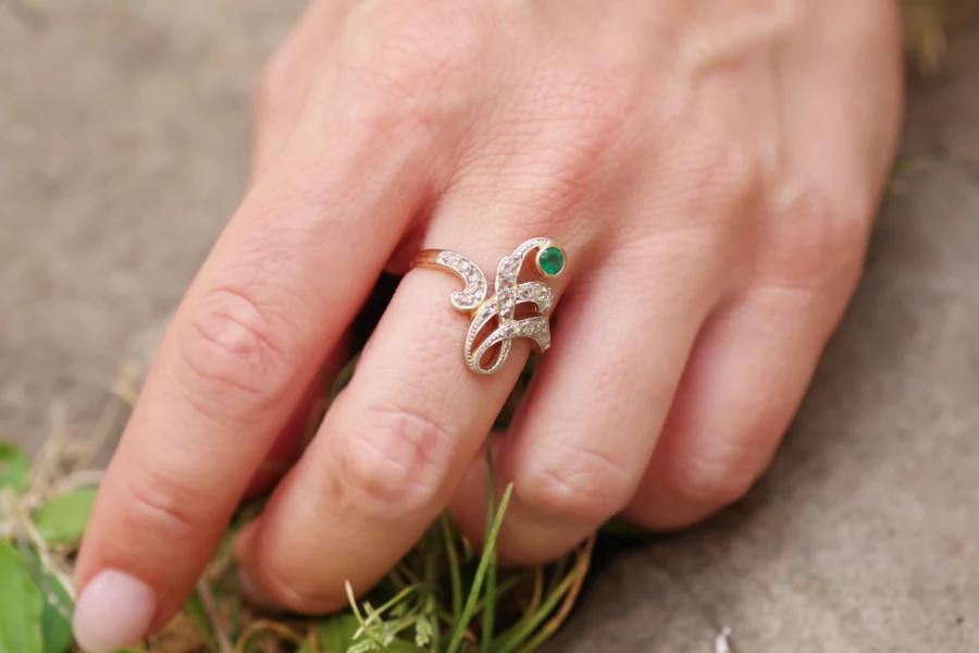 emerald diamond wedding ring