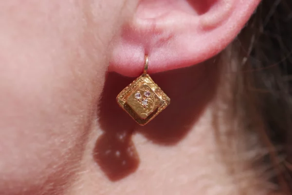 single diamond earring