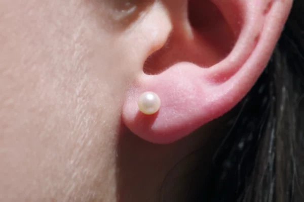 mono puce d'oreille perle