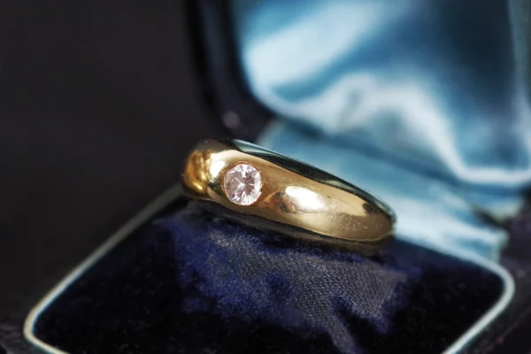 0.20ct diamond gypsy ring
