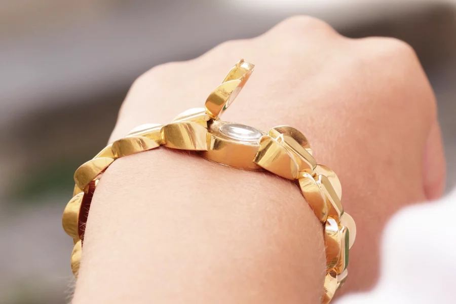 bracelet montre tank en or
