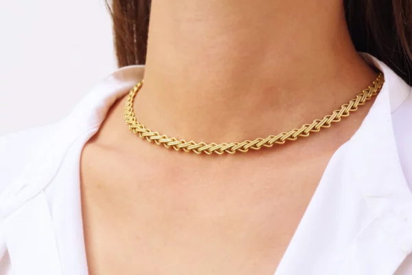 Pre-owned necklace in gold