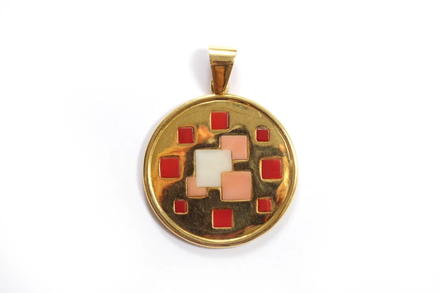Pre-owned coral pendant