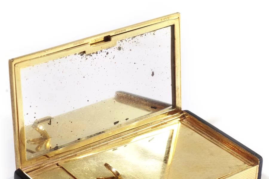 Cartier London solid gold powder case