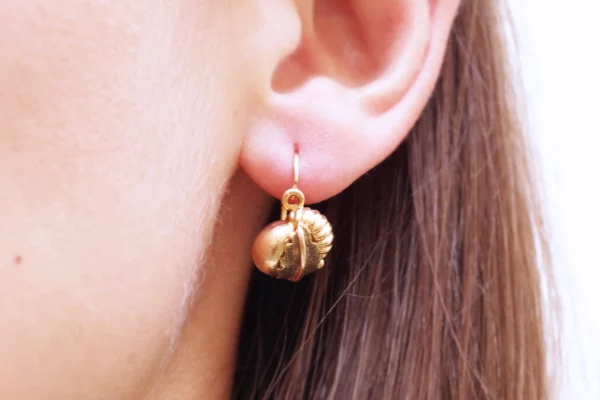 boucles d'oreille anciennes en or
