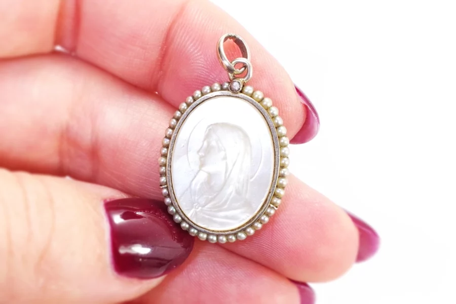 pendentif vierge marie en or