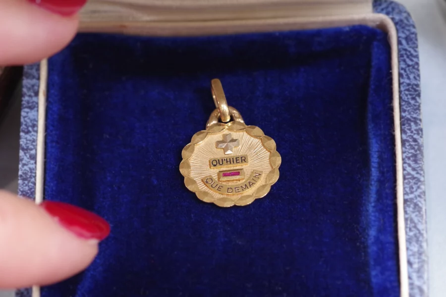 Médaille d'amour Augis en or