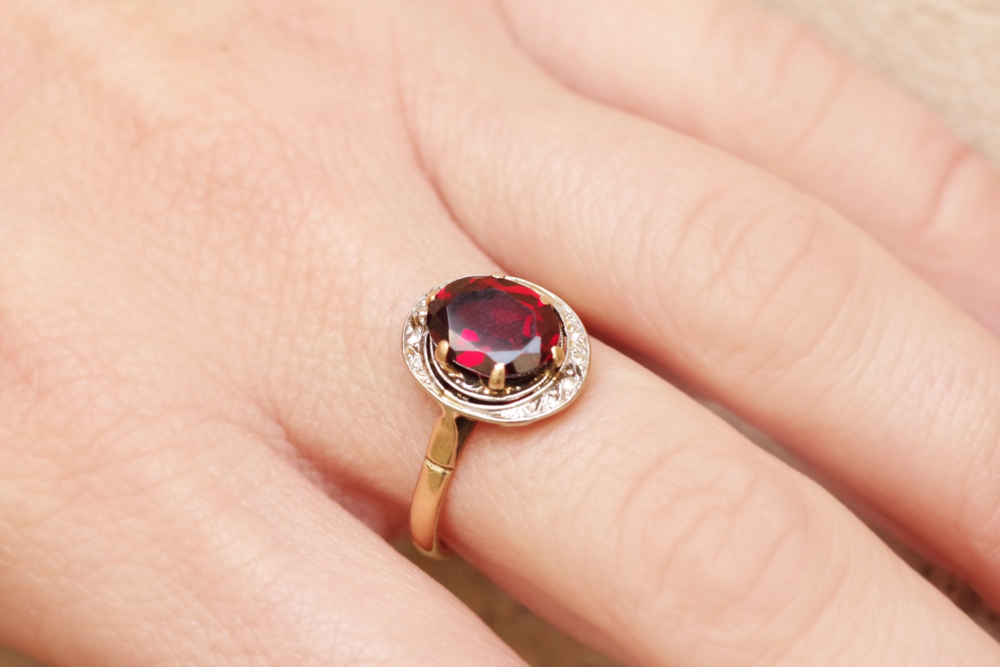 Second hand 9ct gold Garnet Ring size P½